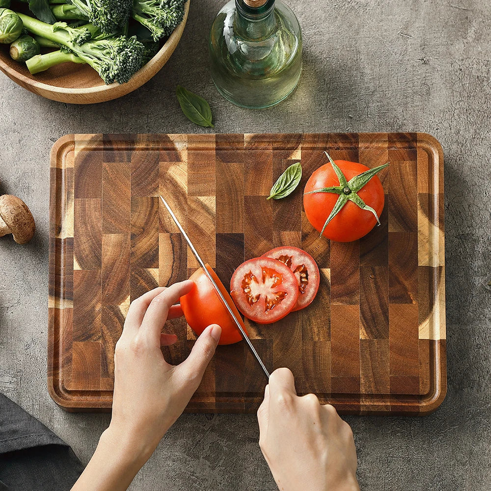 ECO-FRIENDLY WOODEN CUTTING BOARD